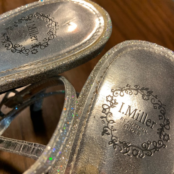 I. Miller Silver Heels 🍷 - Picture 3 of 4